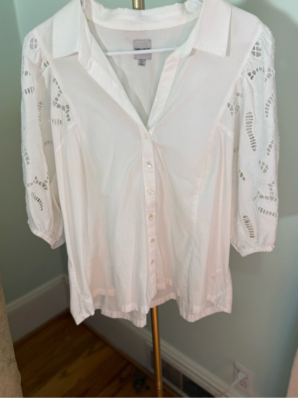 NIC+ZOE White Eyelet-Sleeve Button Front Blouse